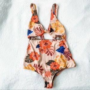 acacia indies in retro paradise.